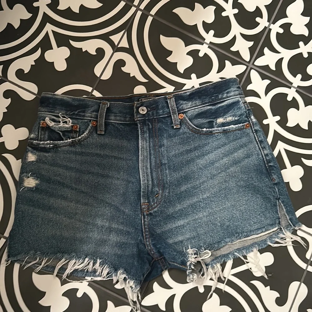 Abercrombie and Fitch Annie High Rise Shorts sz 28 6 Raw Hem - Picture 1 of 10